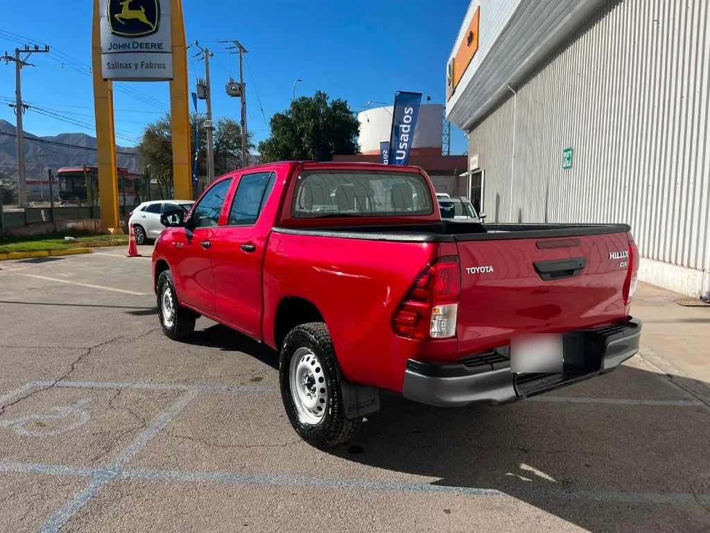 Toyota Hilux Dc 4x2 2.4 D Dx Mt año 2023