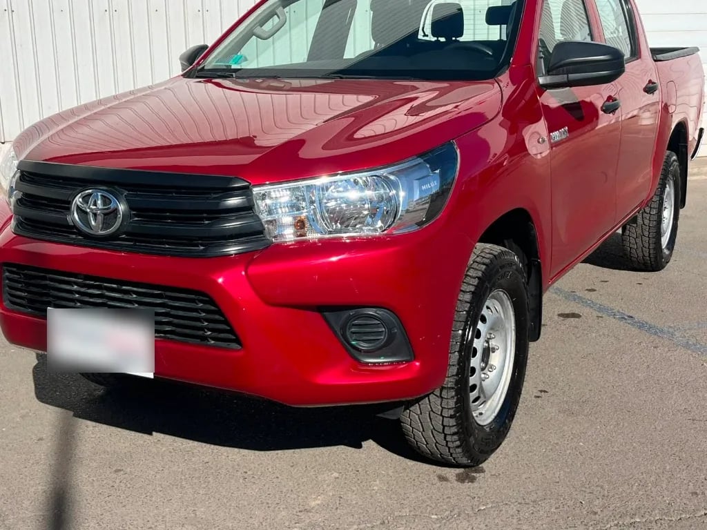 Toyota Hilux Dc 4x2 2.4 D Dx Mt año 2023