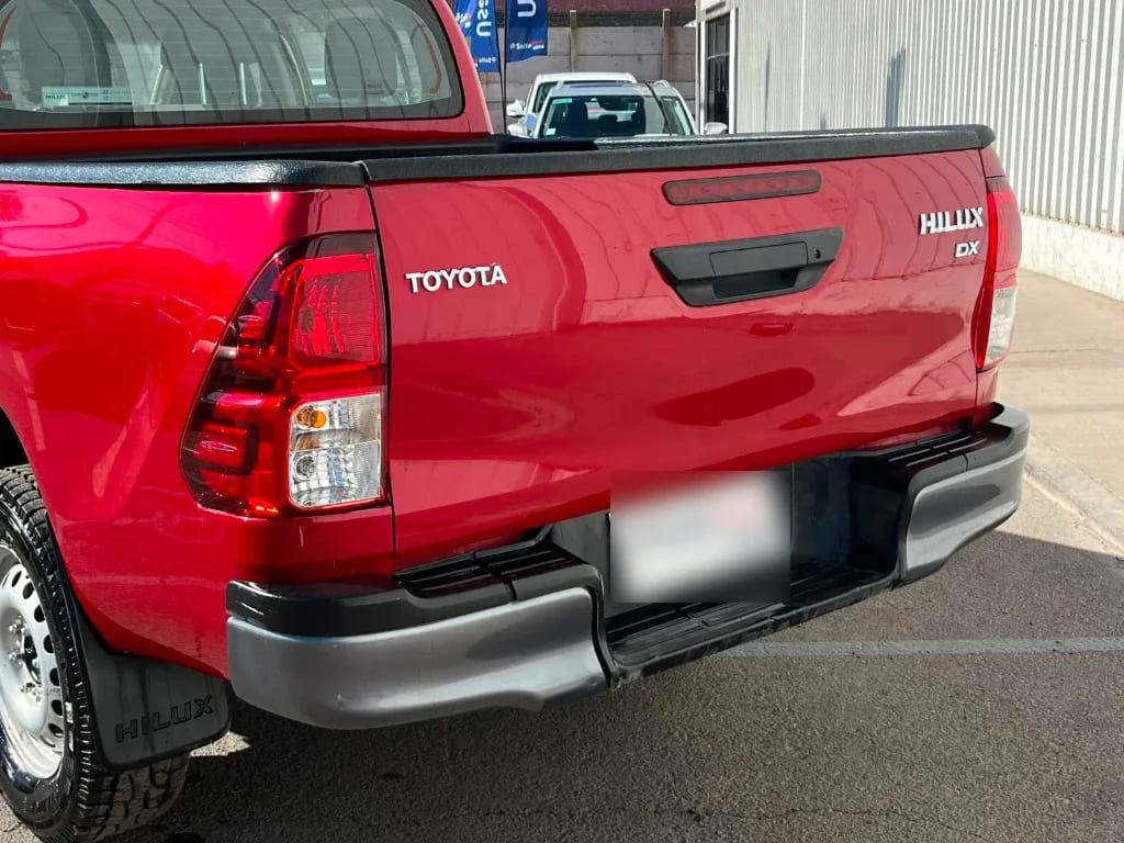 Toyota Hilux Dc 4x2 2.4 D Dx Mt año 2023