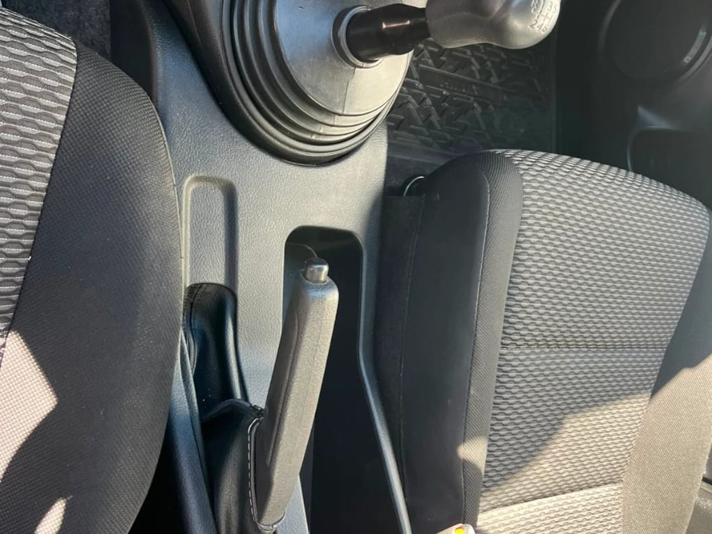 Toyota Hilux Dc 4x2 2.4 D Dx Mt año 2023