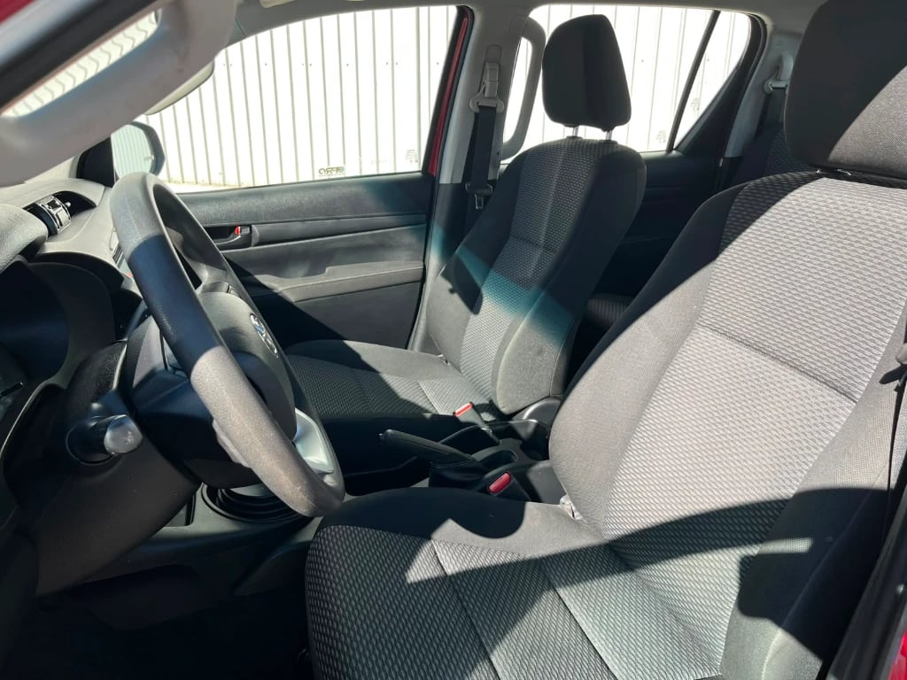 Toyota Hilux Dc 4x2 2.4 D Dx Mt año 2023