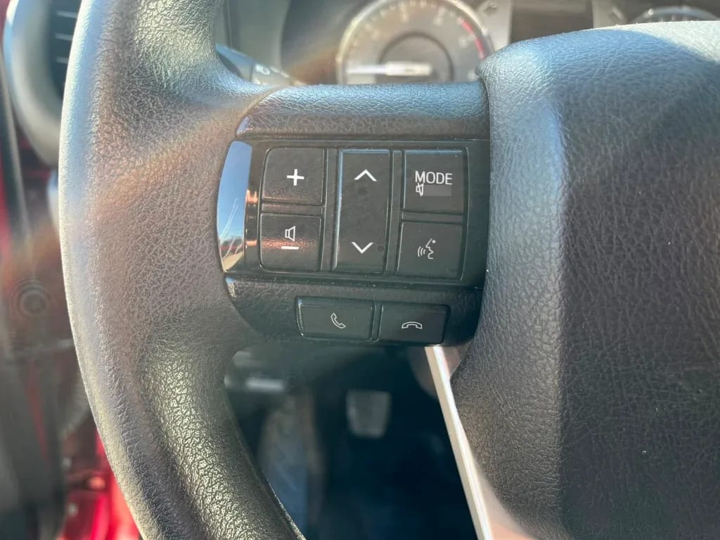 Toyota Hilux Dc 4x2 2.4 D Dx Mt año 2023