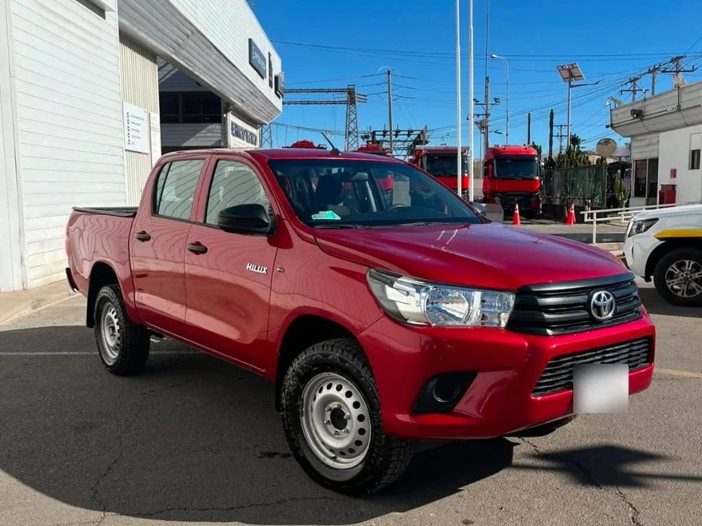 Toyota Hilux Dc 4x2 2.4 D Dx Mt año 2023
