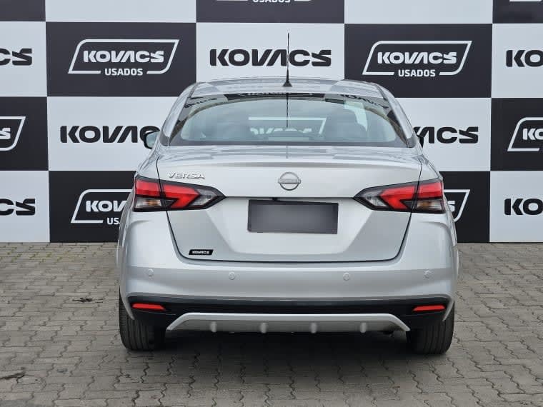 Nissan Versa Versa año 2024
