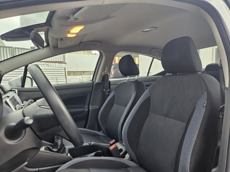 Nissan Versa Versa año 2024