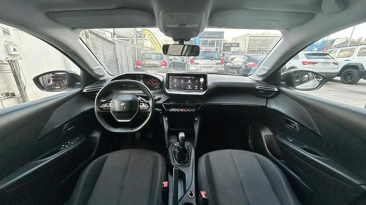Peugeot 208 Style Puretech 75 1.2 año 2024
