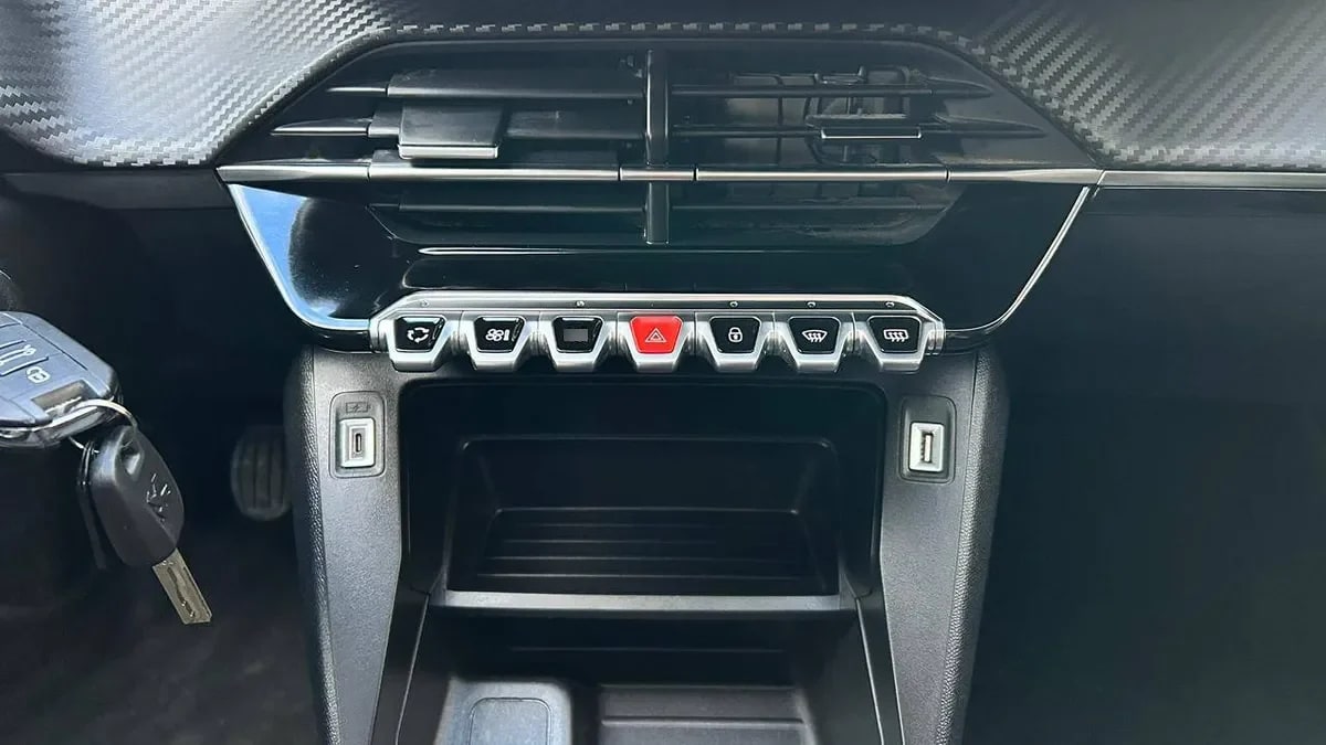 Peugeot 208 Style Puretech 75 1.2 año 2024