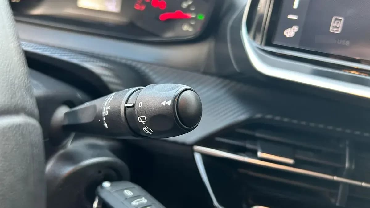 Peugeot 208 Style Puretech 75 1.2 año 2024