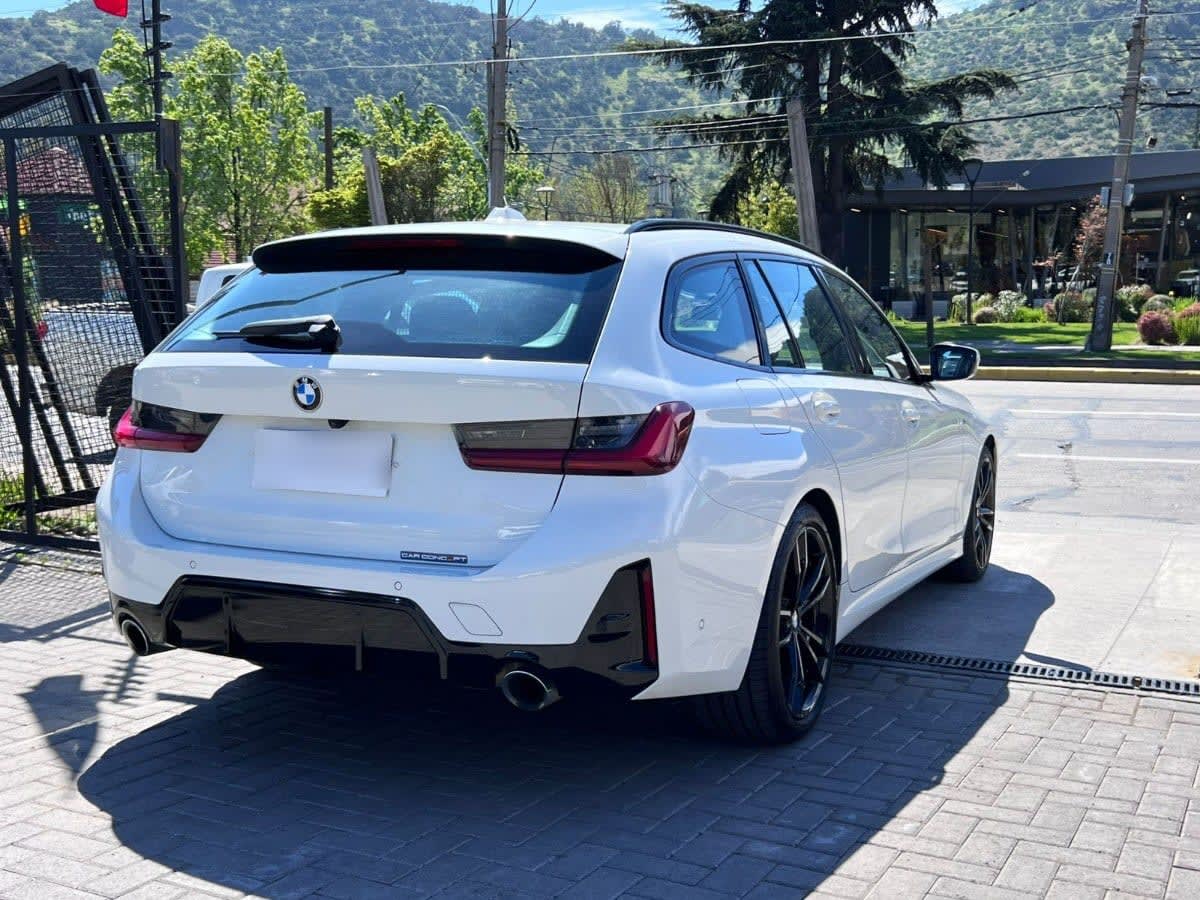 BMW 330i M Sport Touring 2.0 año 2023