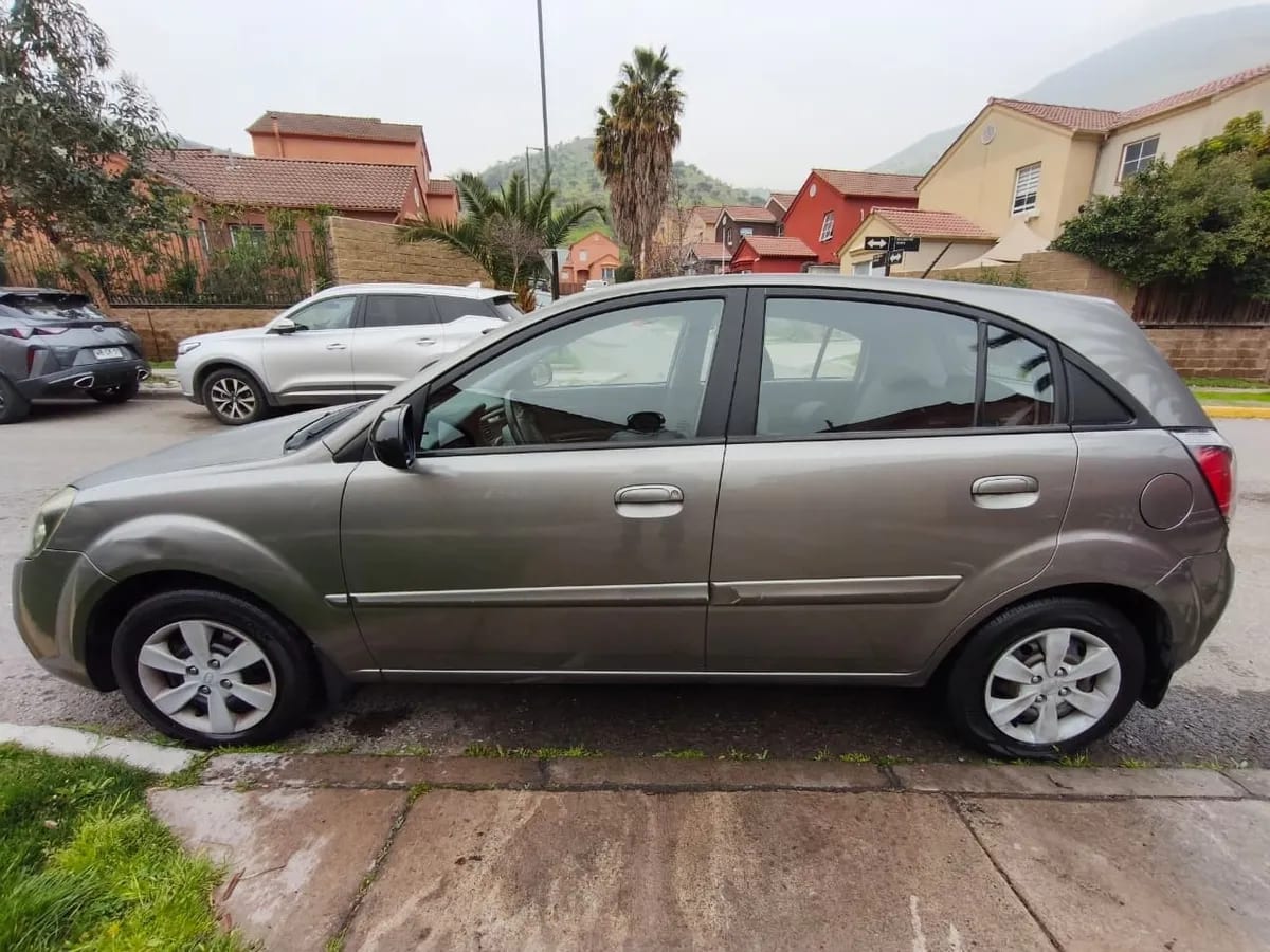 KIA MOTORS RIO Rio Jb 1.4 Mec Dh A/c Ab Ll año 2011