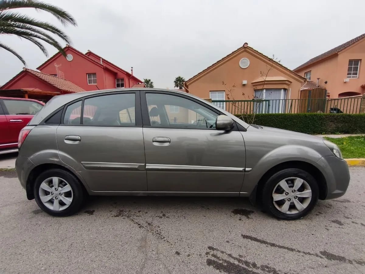 KIA MOTORS RIO Rio Jb 1.4 Mec Dh A/c Ab Ll año 2011