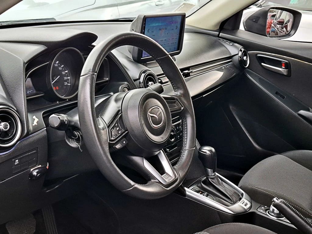 Mazda 2 1.5 V 4x2 6at 4p año 2020
