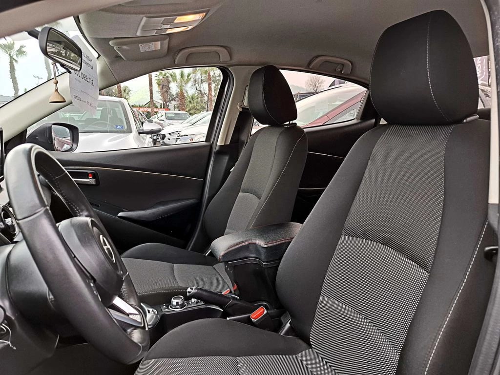 Mazda 2 1.5 V 4x2 6at 4p año 2020