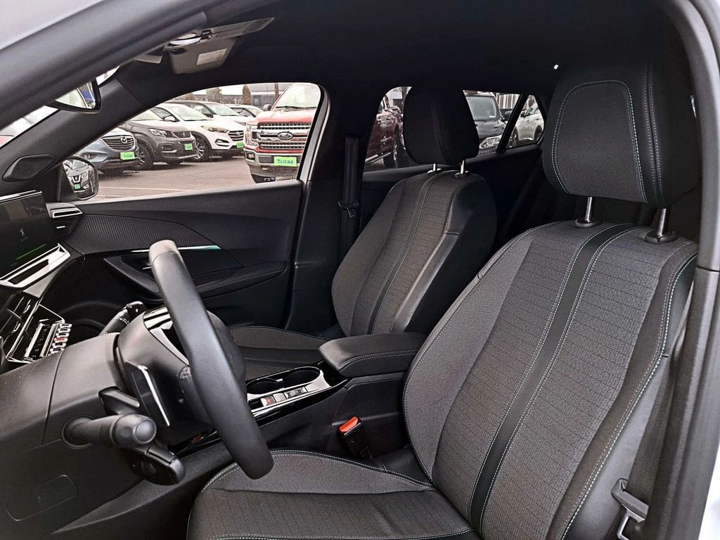 Peugeot 2008 Blue Hdi 130 1.5 At año 2024