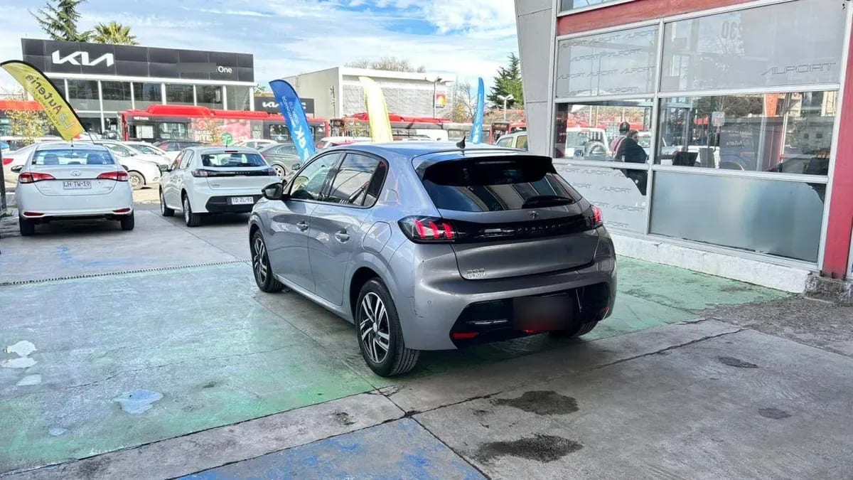 Peugeot 208 Allure 1.2 Puretech 100 Hb año 2023