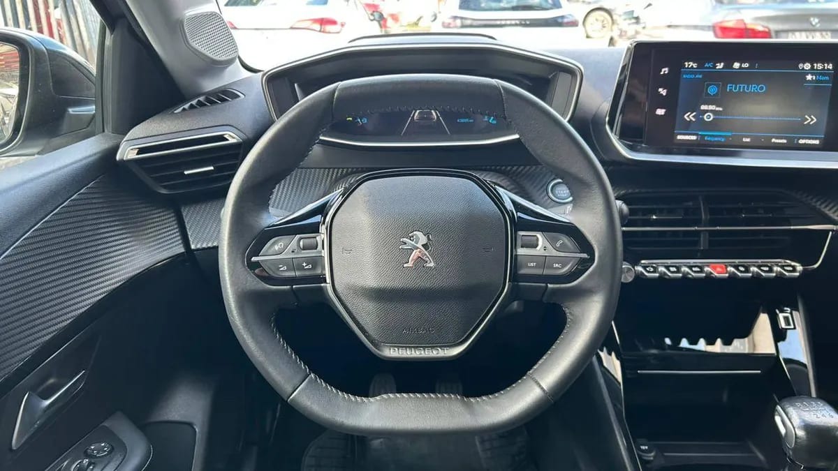 Peugeot 208 Allure 1.2 Puretech 100 Hb año 2023