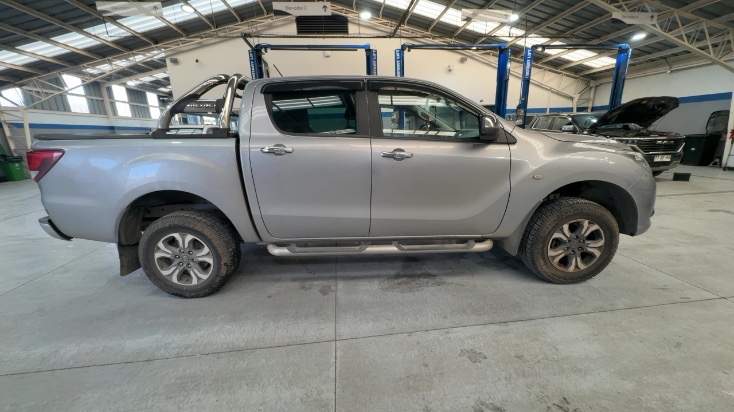 Mazda Bt-50 2.2 Sdx Diesel 4x4 Dob. Cab. 6mt 4p año 2021