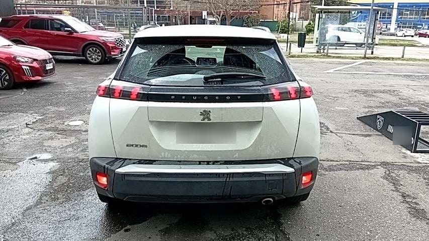 Peugeot 2008 1.5 Active Bluehdi Diesel 100 4x2 Mt 5p año 2023