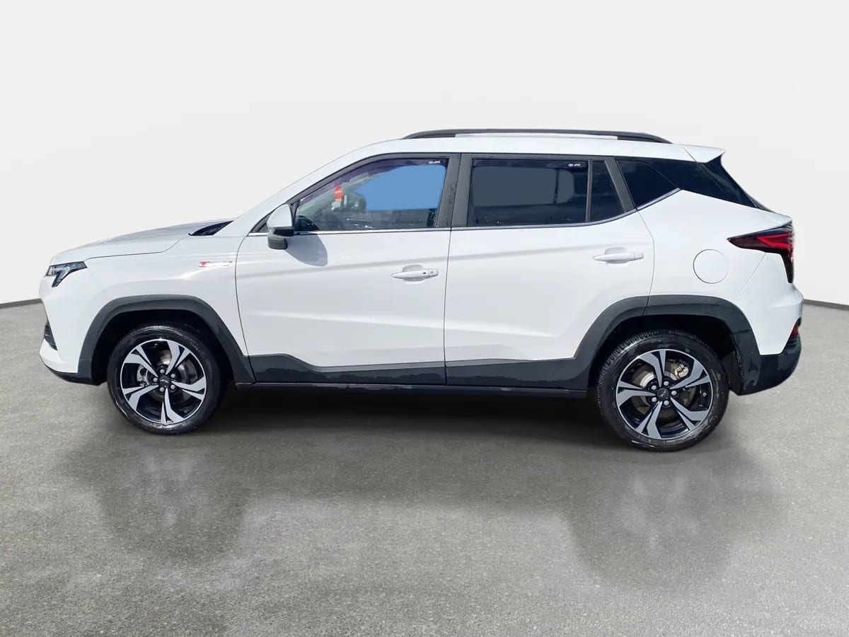 JAC Js4 1.5 Luxury 4x2 Mt 5p año 2025