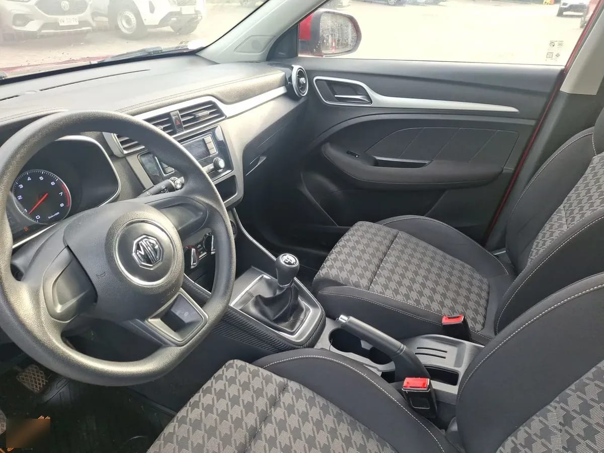 MG Mg Zs 1.5 Std Mt 5p año 2023