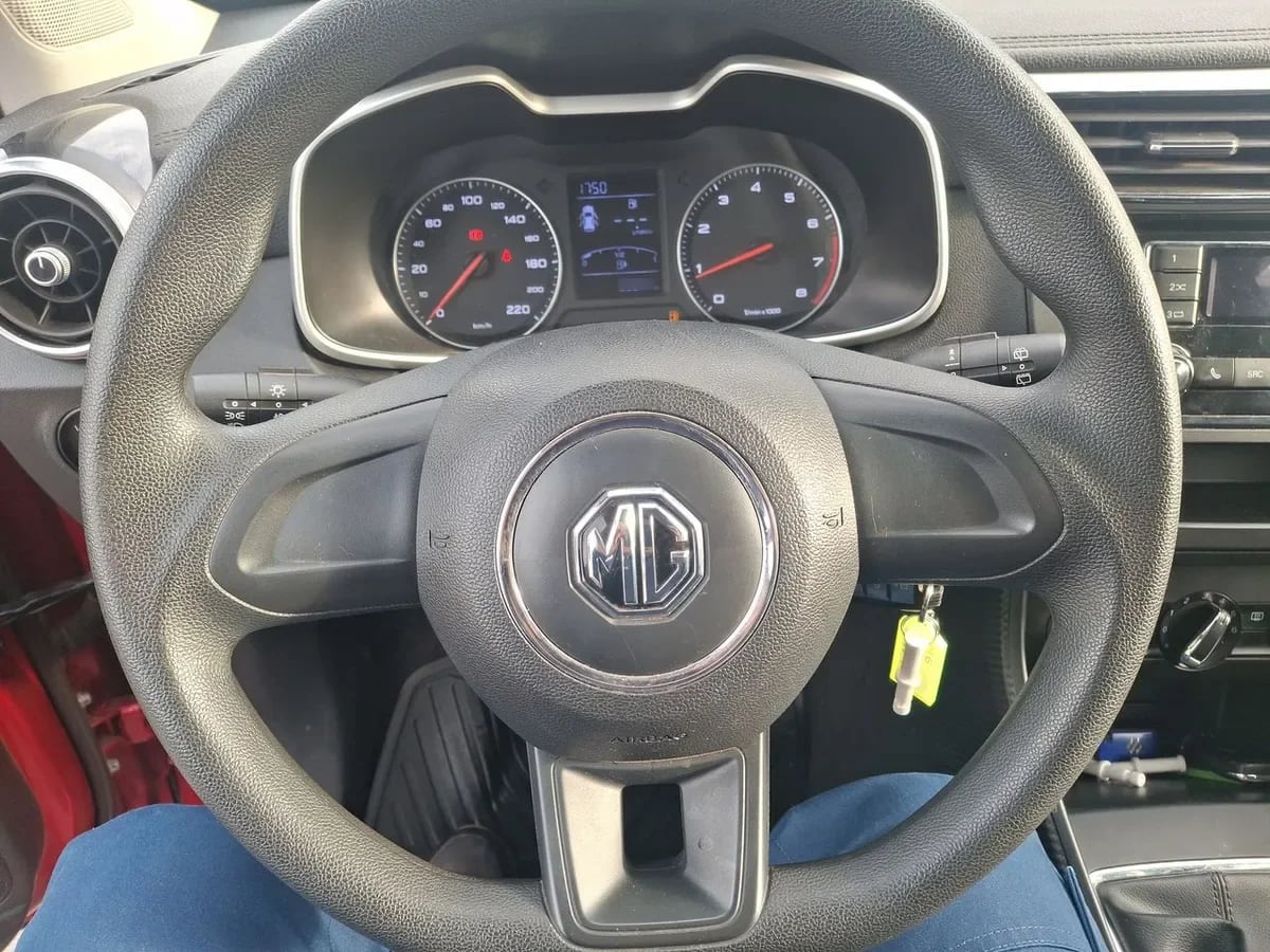 MG Mg Zs 1.5 Std Mt 5p año 2023