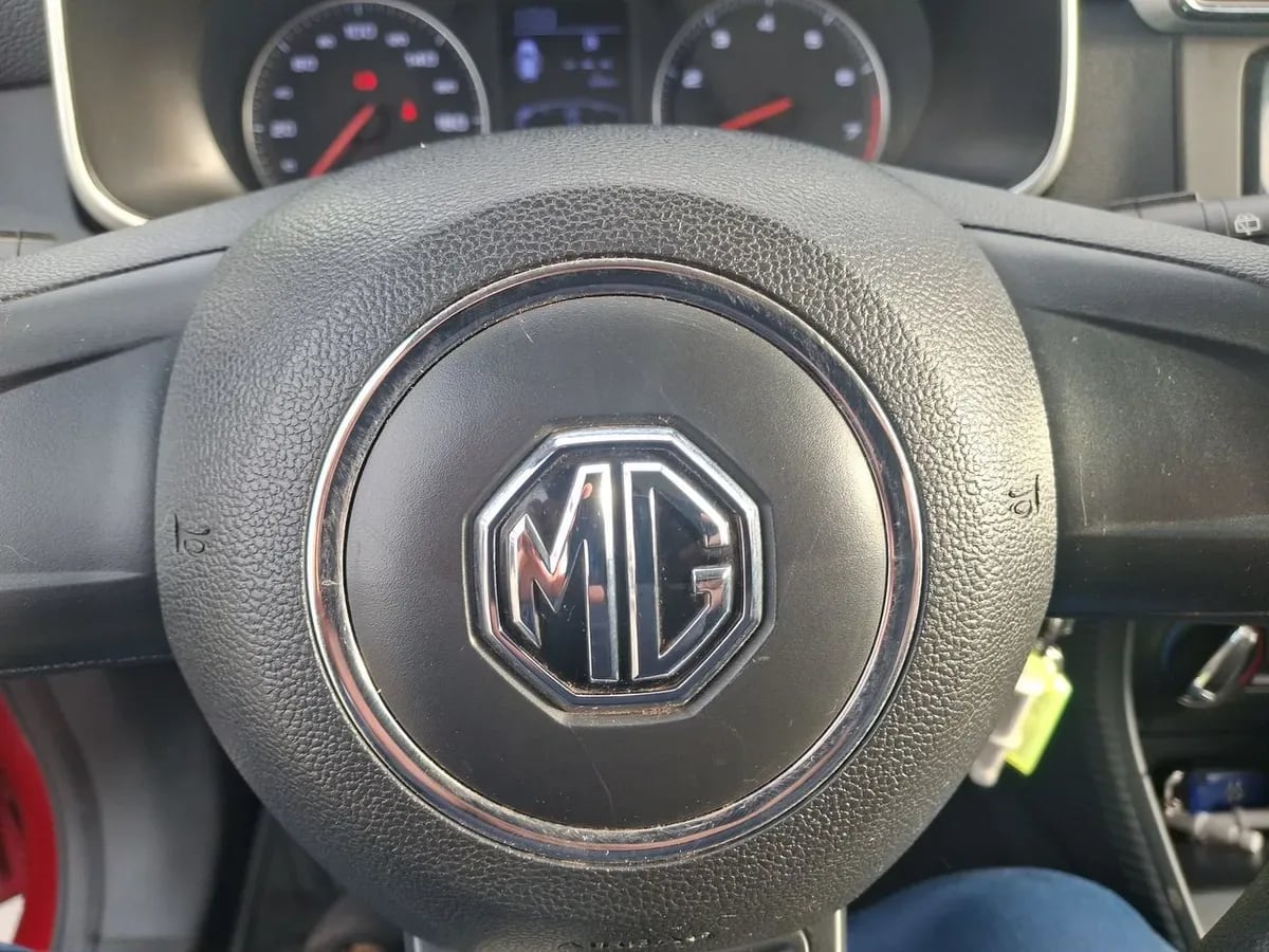 MG Mg Zs 1.5 Std Mt 5p año 2023