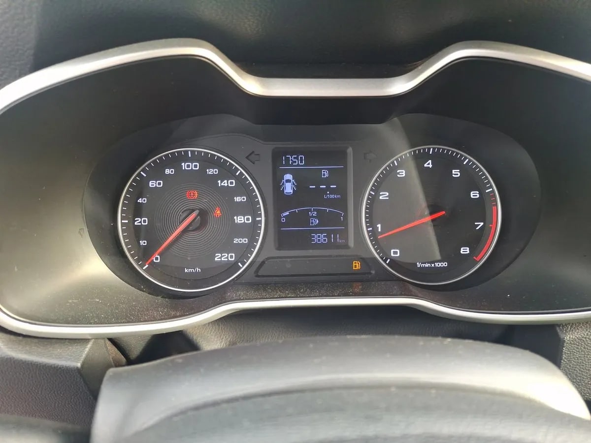 MG Mg Zs 1.5 Std Mt 5p año 2023