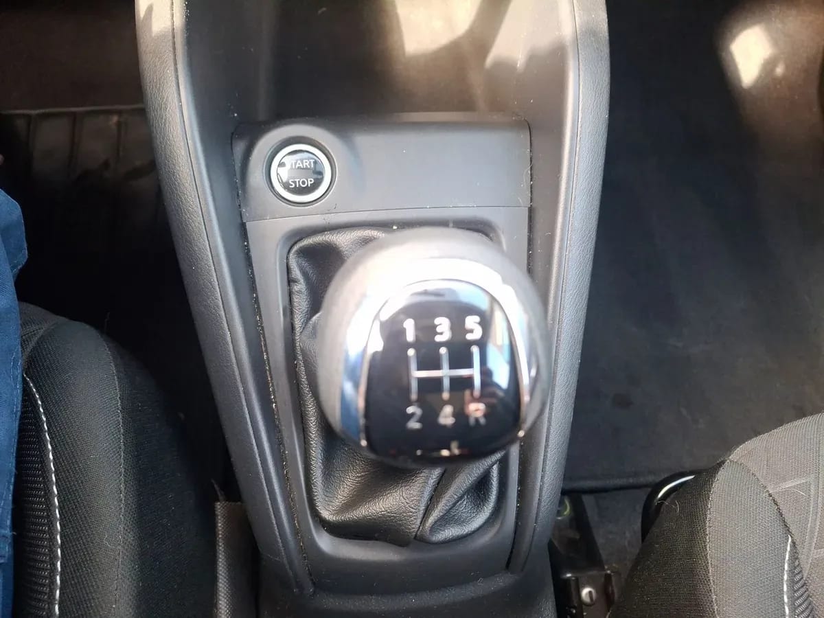 Nissan Kicks 1.6 Advance 4x2 Ncf Mt 5p año 2025