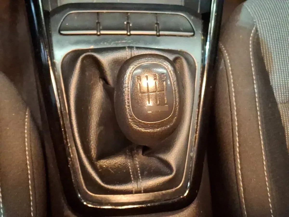 Kia Rio 5 1.4 Ex 4x2 6mt 5p año 2020