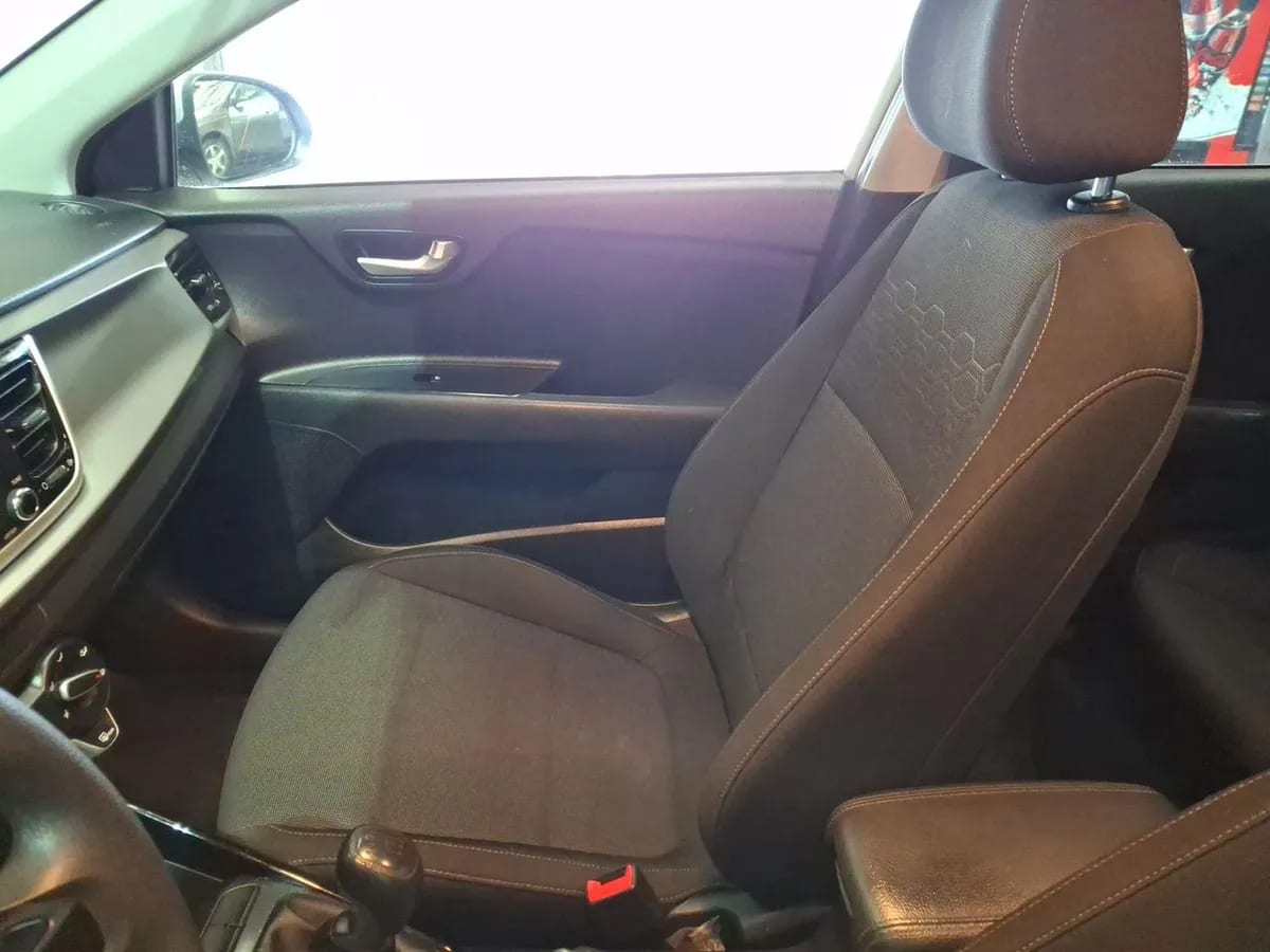 Kia Rio 5 1.4 Ex 4x2 6mt 5p año 2020
