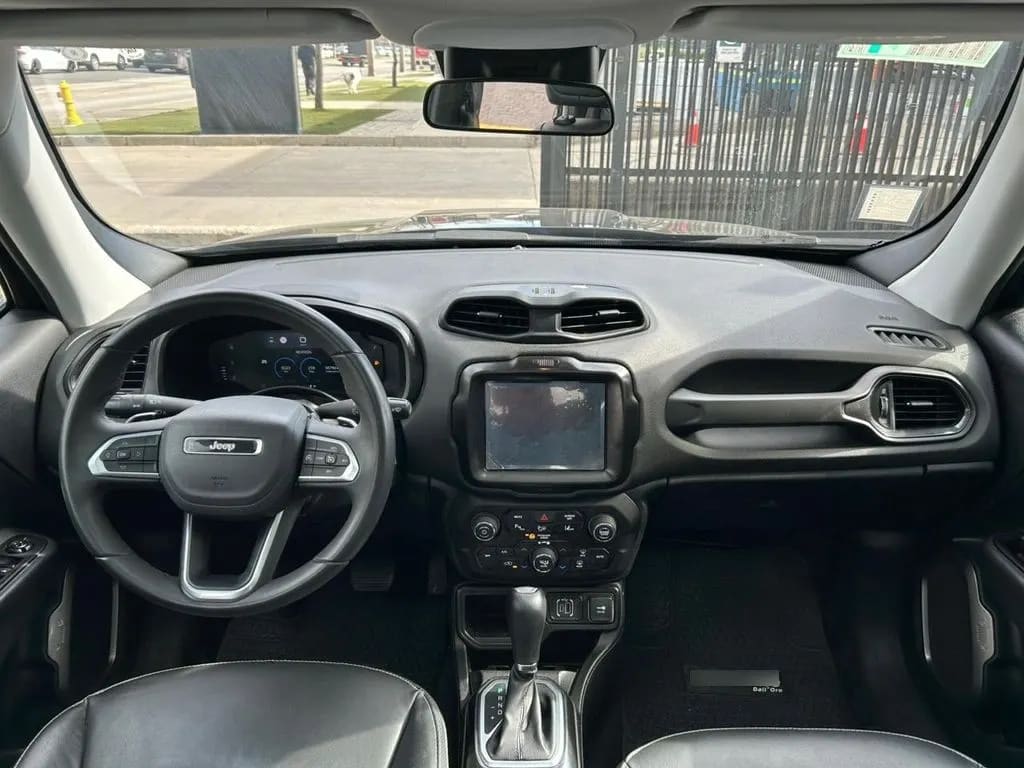 Jeep Renegade 1.3t Longitude 4x2 At 5p año 2023