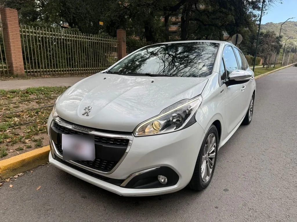 Peugeot 208 Signature Bluehdi 1.5 año 2020