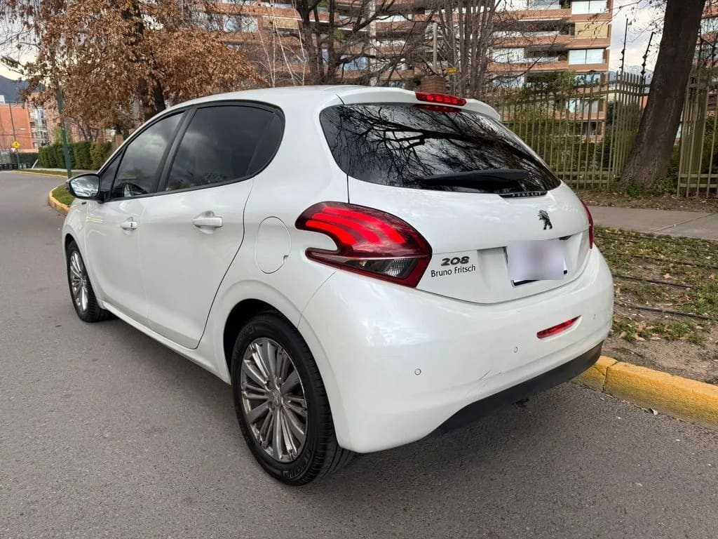 Peugeot 208 Signature Bluehdi 1.5 año 2020