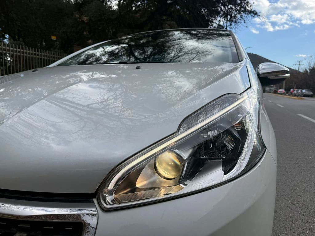 Peugeot 208 Signature Bluehdi 1.5 año 2020