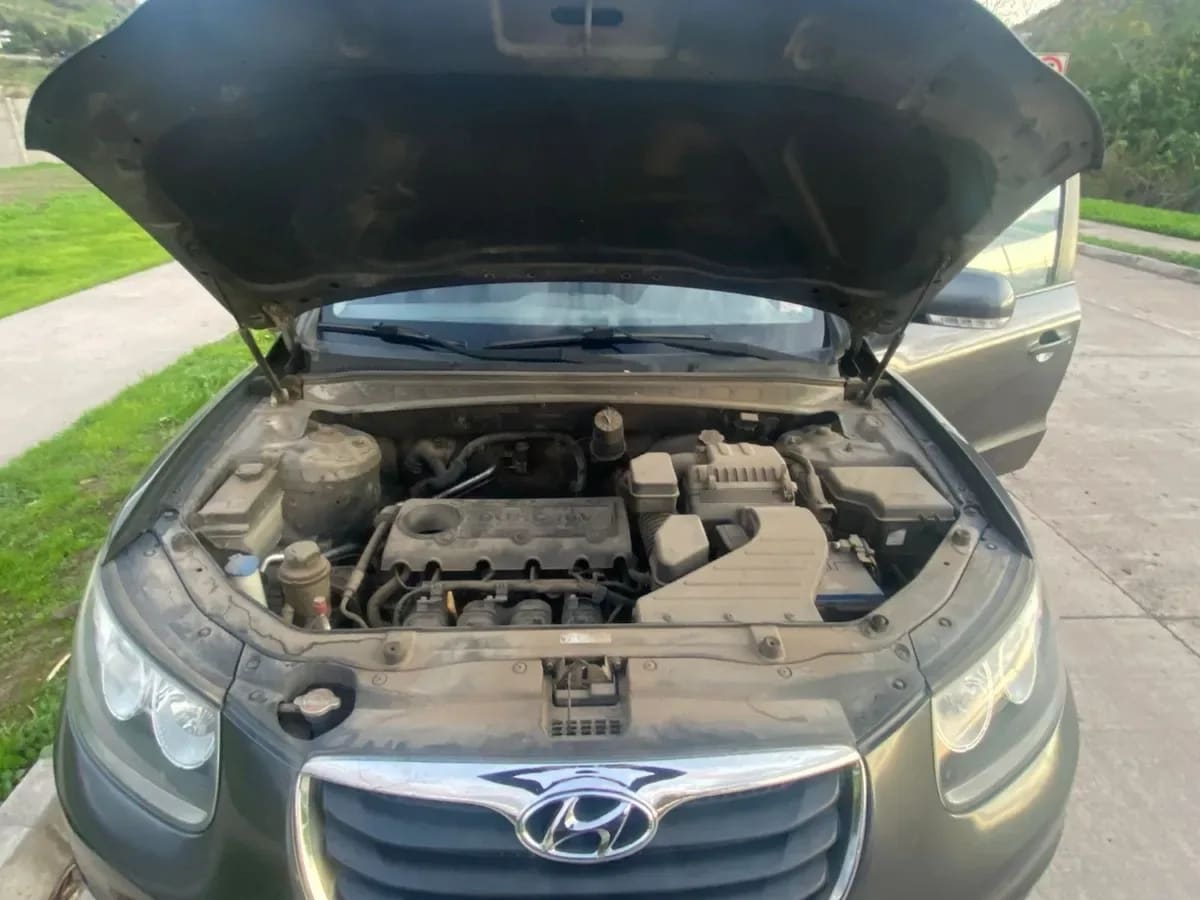 HYUNDAI SANTA FE 2.4 Gls 4wd Mt año 2010