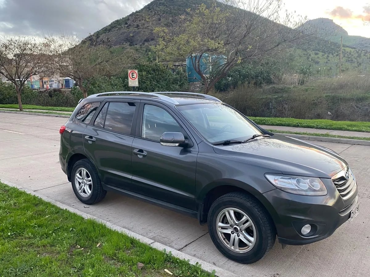 HYUNDAI SANTA FE 2.4 Gls 4wd Mt año 2010