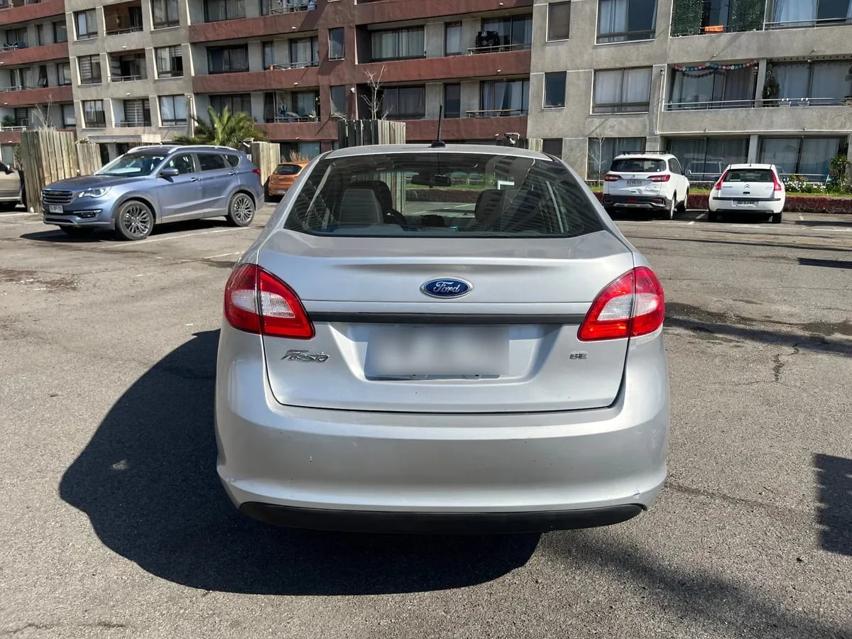 FORD FIESTA 1.6 Se 4p Mt año 2013