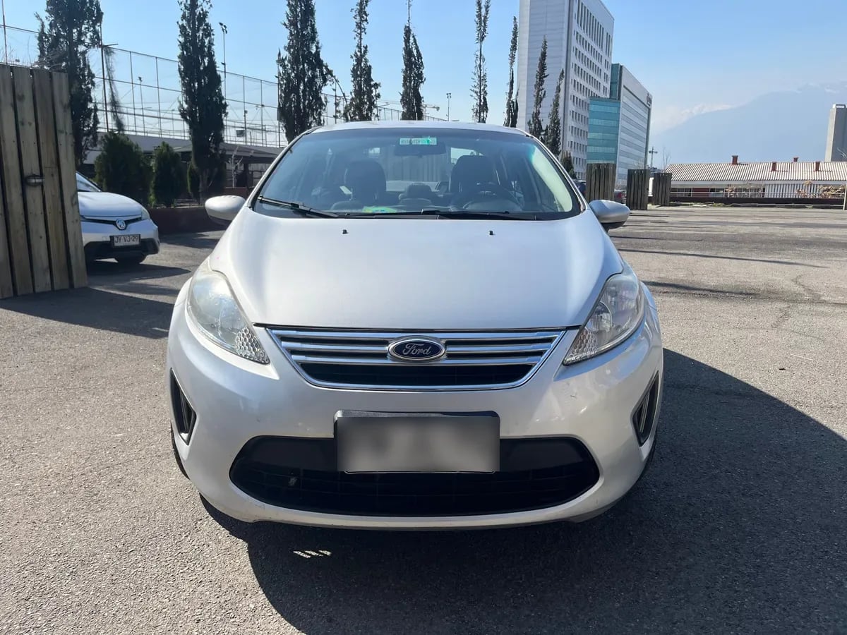 FORD FIESTA 1.6 Se 4p Mt año 2013