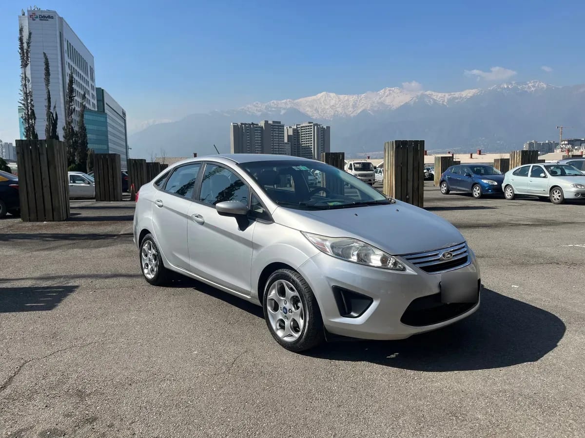 FORD FIESTA 1.6 Se 4p Mt año 2013