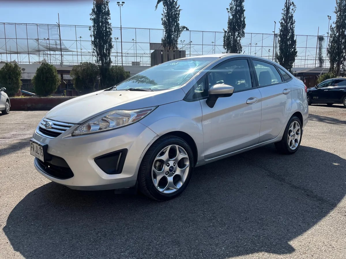 FORD FIESTA 1.6 Se 4p Mt año 2013
