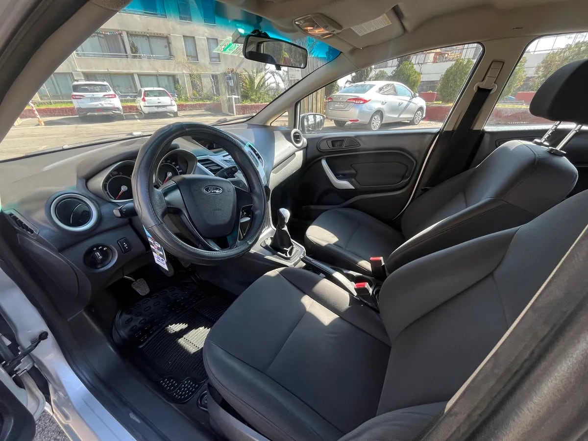 FORD FIESTA 1.6 Se 4p Mt año 2013