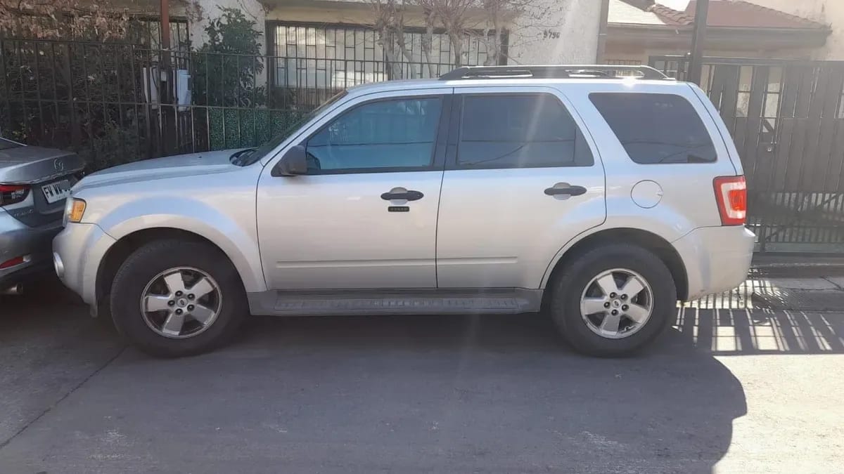 FORD ESCAPE 2.5 Xlt At 4x4 año 2011