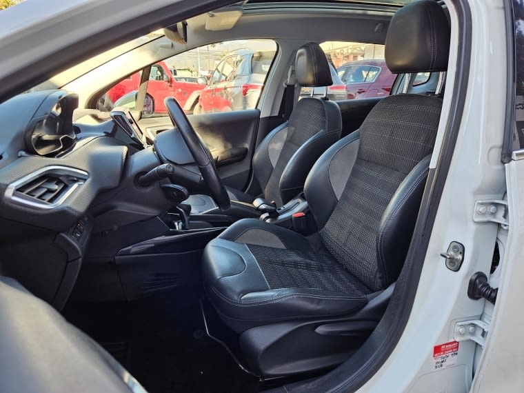 Peugeot 2008 2008 Allure 1.2 Aut año 2017