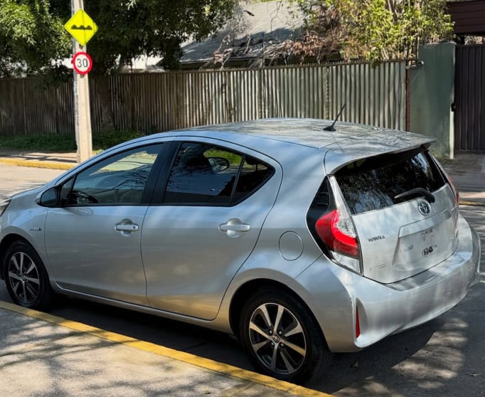 TOYOTA PRIUS 1.5 C At Hibrido año 2020