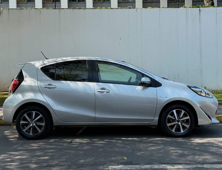 TOYOTA PRIUS 1.5 C At Hibrido año 2020