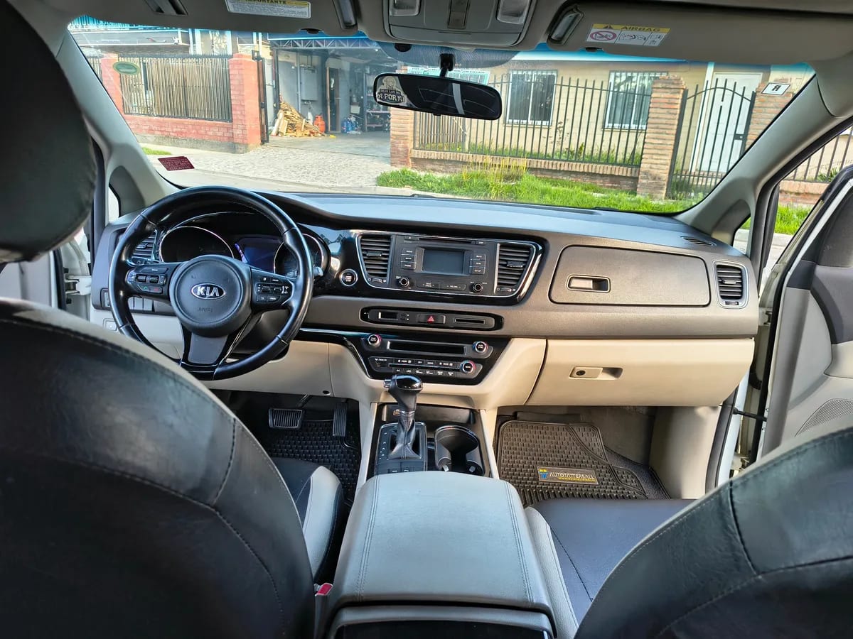 KIA MOTORS GRAND CARNIVAL Grand Carnival Ex 2.2 Dsl 6at Full año 2017