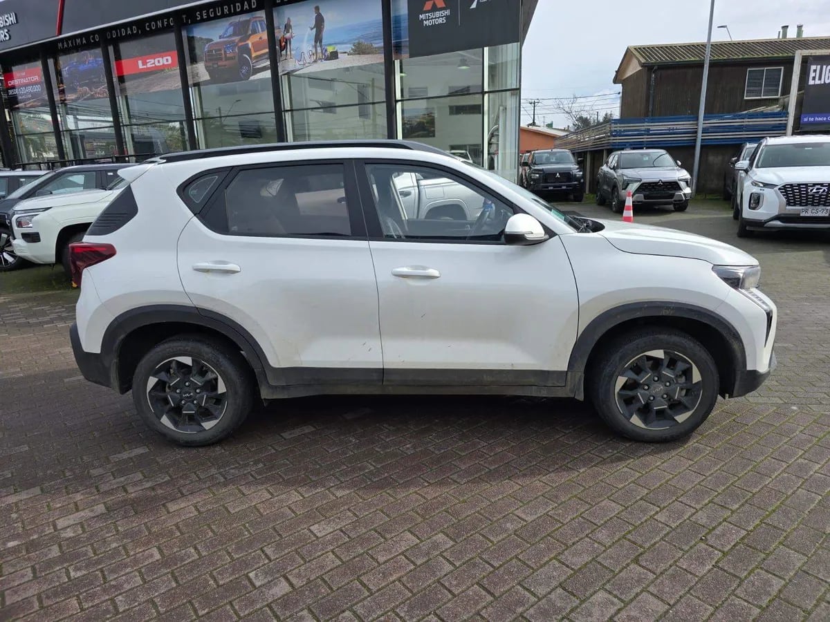 Kia Sonet 1.5 Ex 4x2 6mt 5p año 2025