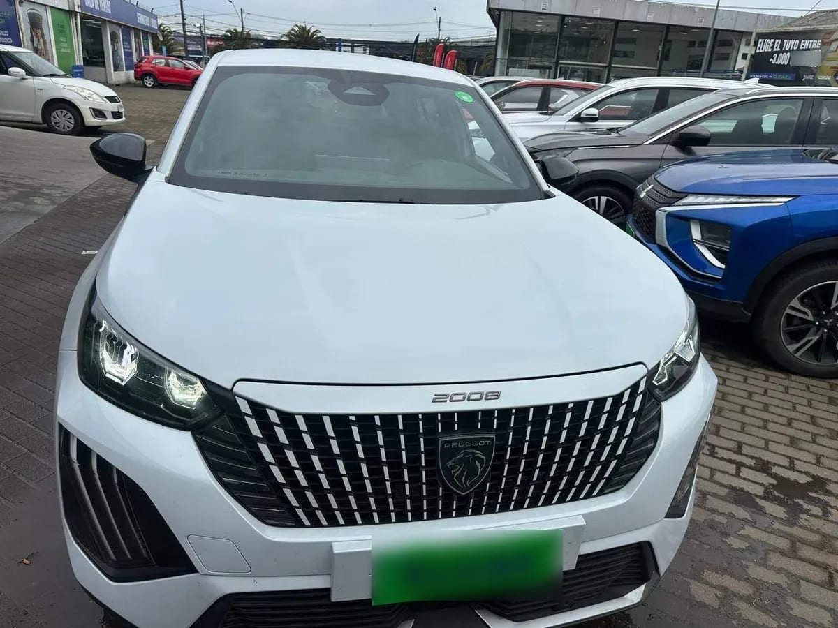 Peugeot 2008 1.2 Mca Allure Mhev 136hp 4x2 At 5p año 2026