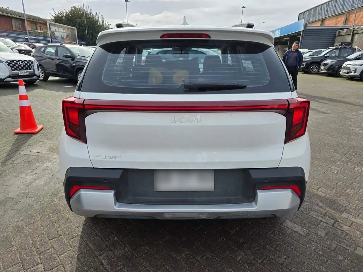 Kia Sonet 1.5 Ex 4x2 6mt 5p año 2025