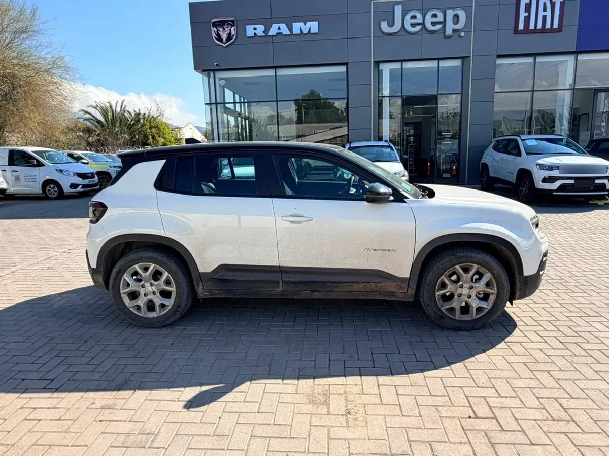 Jeep Avenger 1.2t Altitude 2wd Mt 5p año 2026